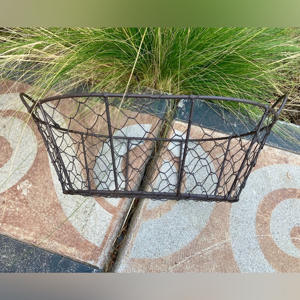 🌻Rustic Metal Basket - Picture 3 of 6